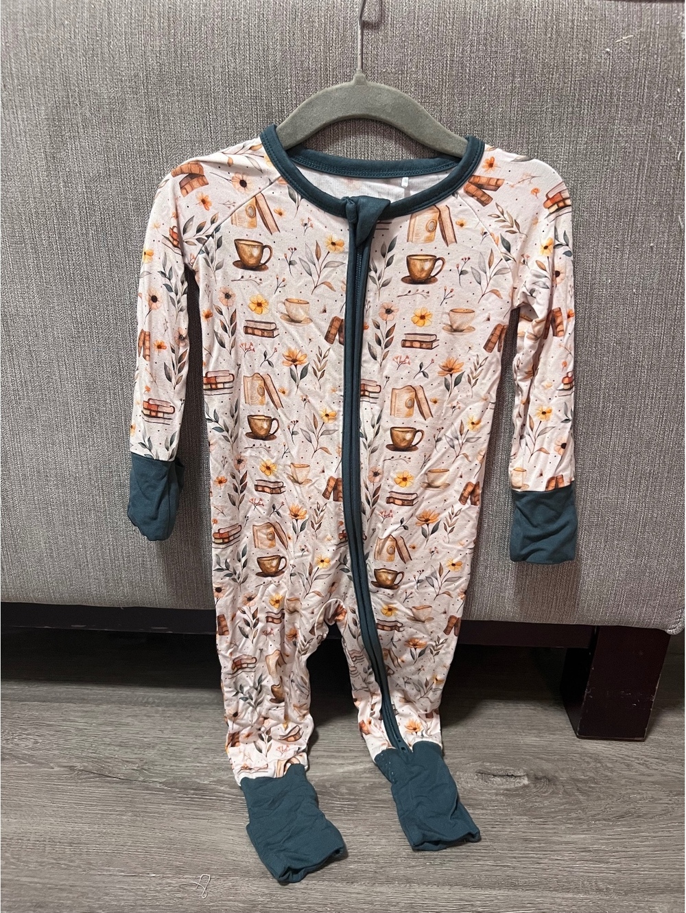 The Sleepy Sloth book themed zippy 6-12 months